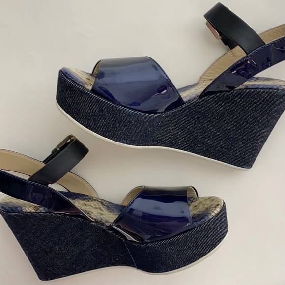 AGL 👡 PLATFORM WEDGE SANDALS denim and NAVY patent leather with wide strap - Picture 2 of 12